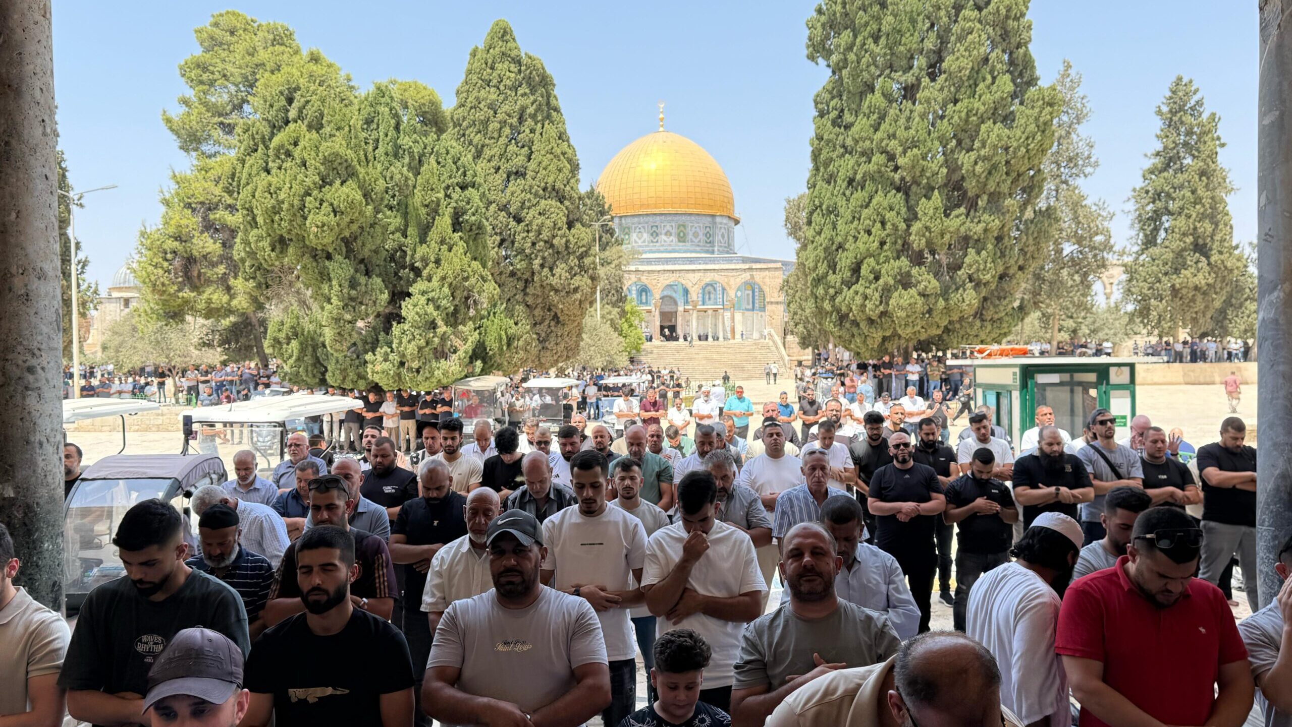 40 ألفاً يؤدون صلاة الجمعة بالمسجد الأقصى المبارك