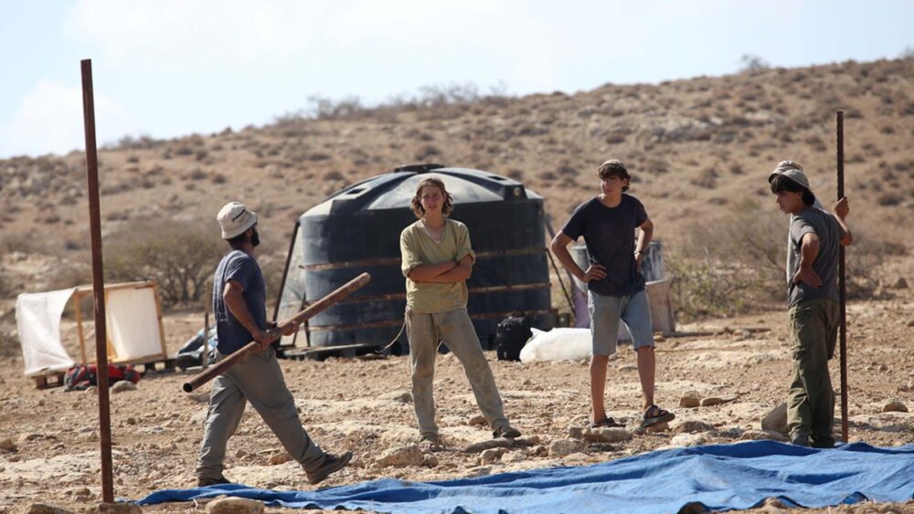 الاحتلال يعتقل 3 مواطنين خلال هجوم للمستوطنين في مسافر يطا