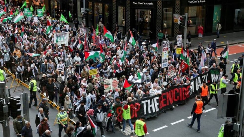 عشرات آلاف الأستراليين يتظاهرون في 40 مدينة ضد جرائم الاحتلال بغزة