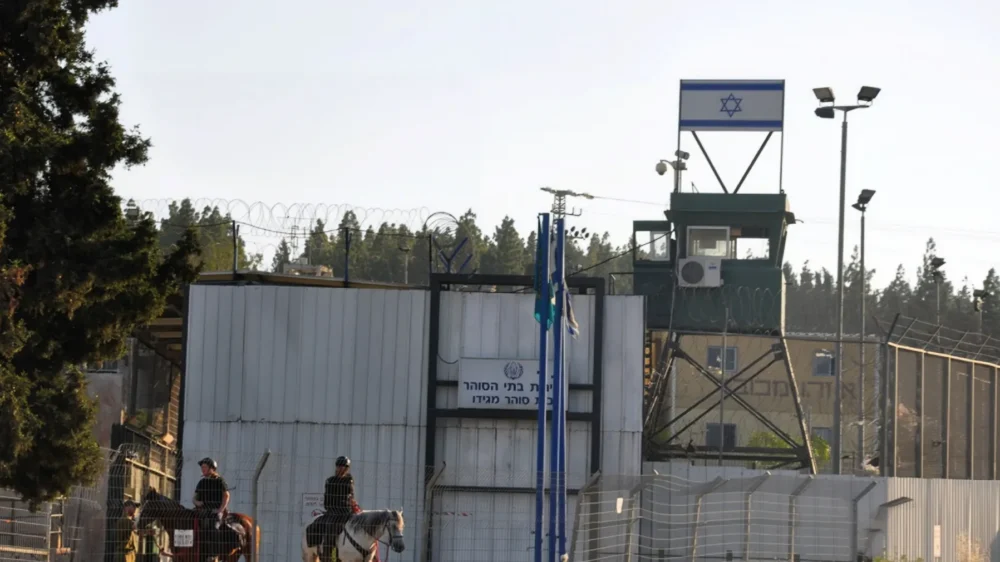 "شؤون الأسرى": ظروف قاسية يعيشها الأسرى الأشبال القاصرين في سجن "مجدو"