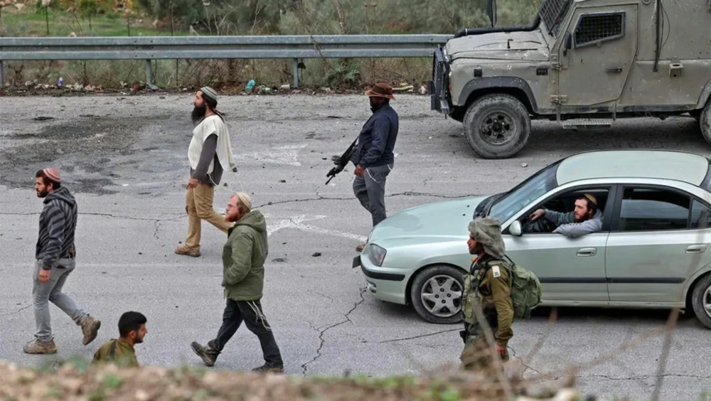 الاحتلال يقتحم مدينة الخليل ومستوطنيه يقتحمون بلدة السموع