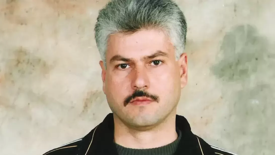 الاحتلال يعتدي بالضرب على الأسير عباس السيد في سجن مجدو