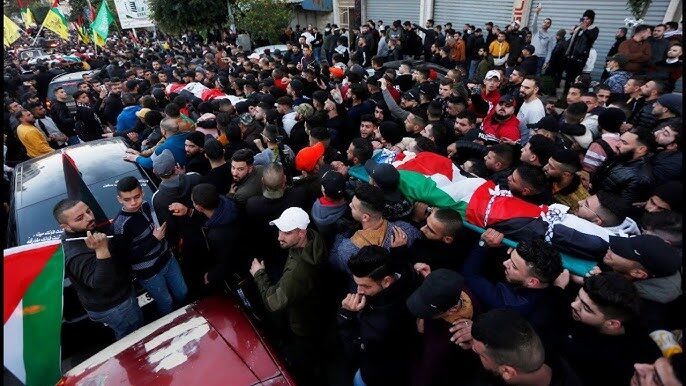 جماهير نابلس تشيع جثمان الشهيد معين أصفر