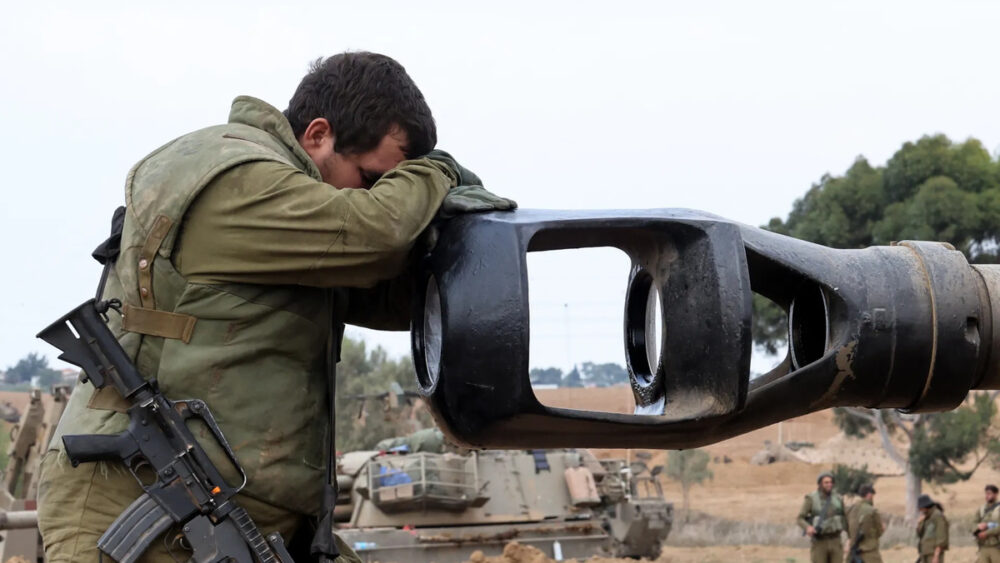 "كان" العبرية: جنود للاحتلال لا يريدون دخول غزة نهارا ومدرعات الجيش متهالكة