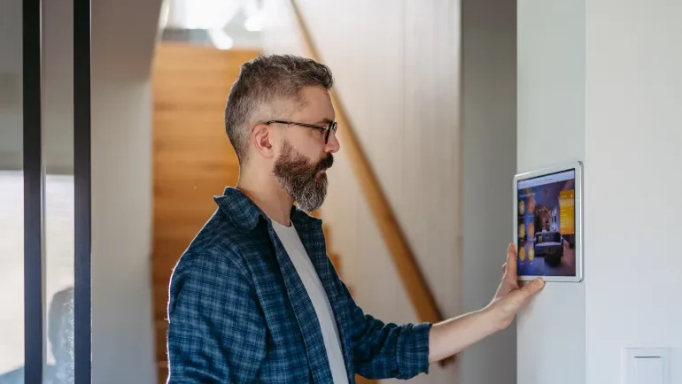 أنظمة المنزل الذكي.. تحت المجهر