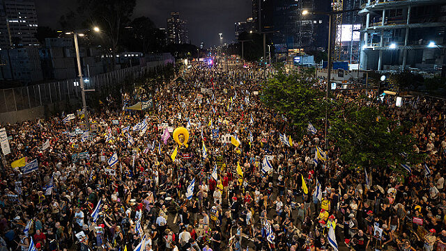 مئات الآلاف يواصلون تظاهراتهم في إسرائيل للمطالبة بوقف العدوان على غزة