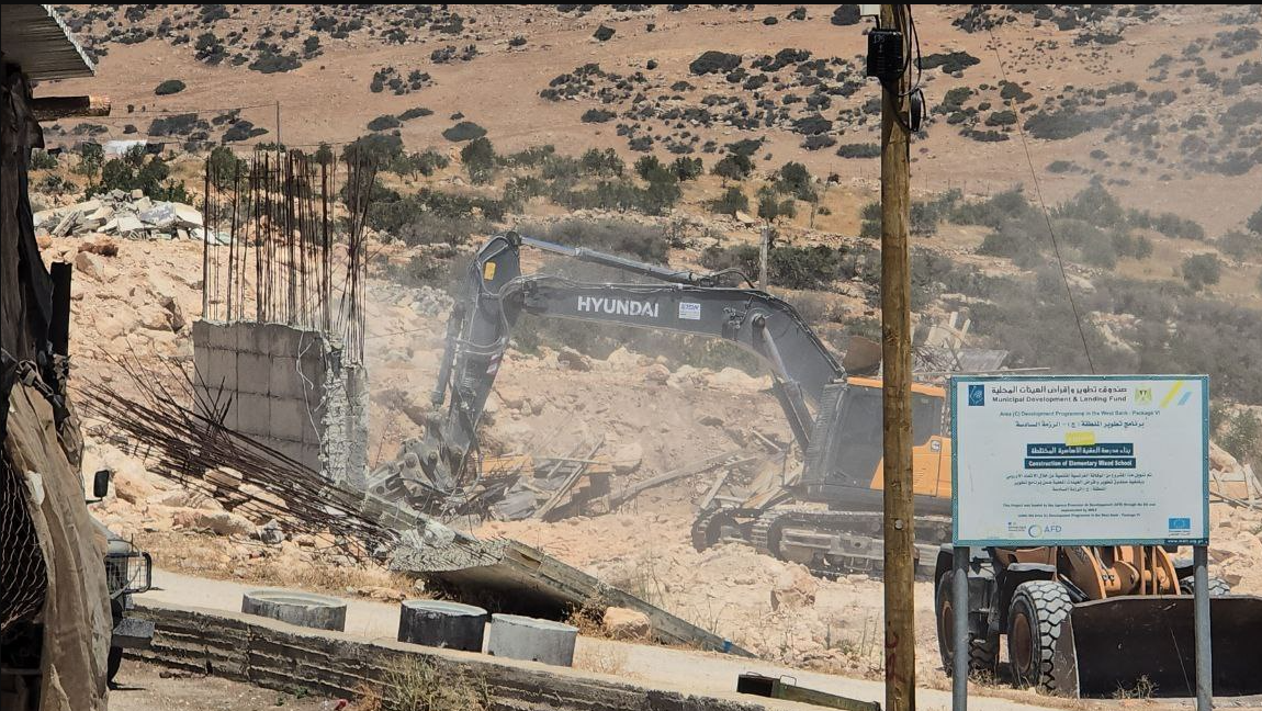 وقفة احتجاجية ضد هدم الاحتلال مدرسة قيد الإنشاء في قرية العقبة شرق طوباس