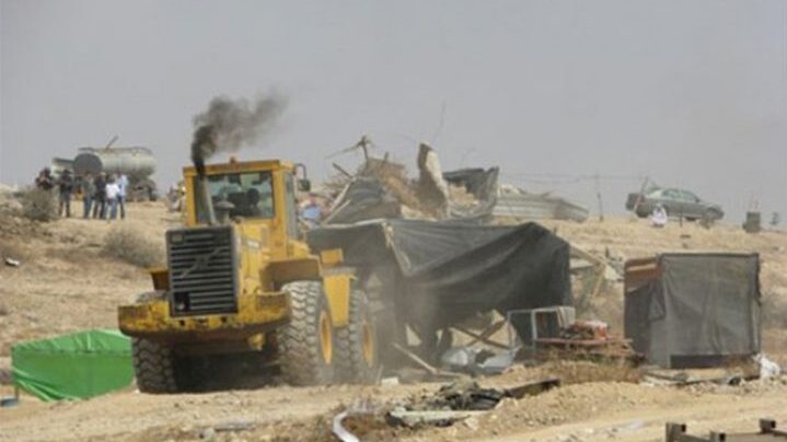 سلطات الاحتلال الاسرائيلي تهدم 40 منزلاً في قرية السر بالنقب