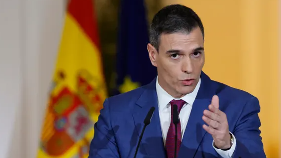رئيس الوزراء الإسباني: اصدار مرسوم ملكي بتجريم تصدير الأسلحة إلى إسرائيل