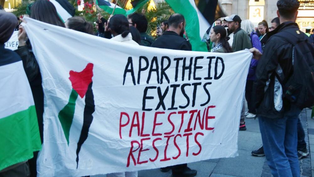 تظاهرة في باريس تطالب بوقف الإبادة الجماعية التي ترتكبها إسرائيل بغزة