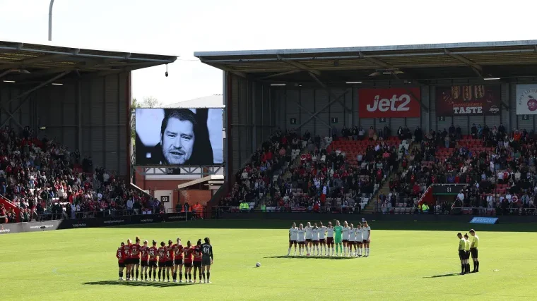 العثور على مدرب ليفربول وتشلسي السابق مشنوقا في منزله