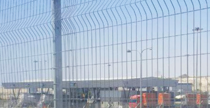 الاحتلال يغلق معبر الكرامة في كلا الاتجاهين