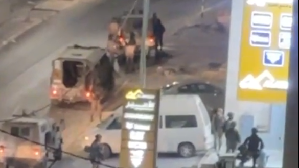 الاحتلال يقتحم البيرة ويفتش منازل ومحالاً تجارية في بيتونيا