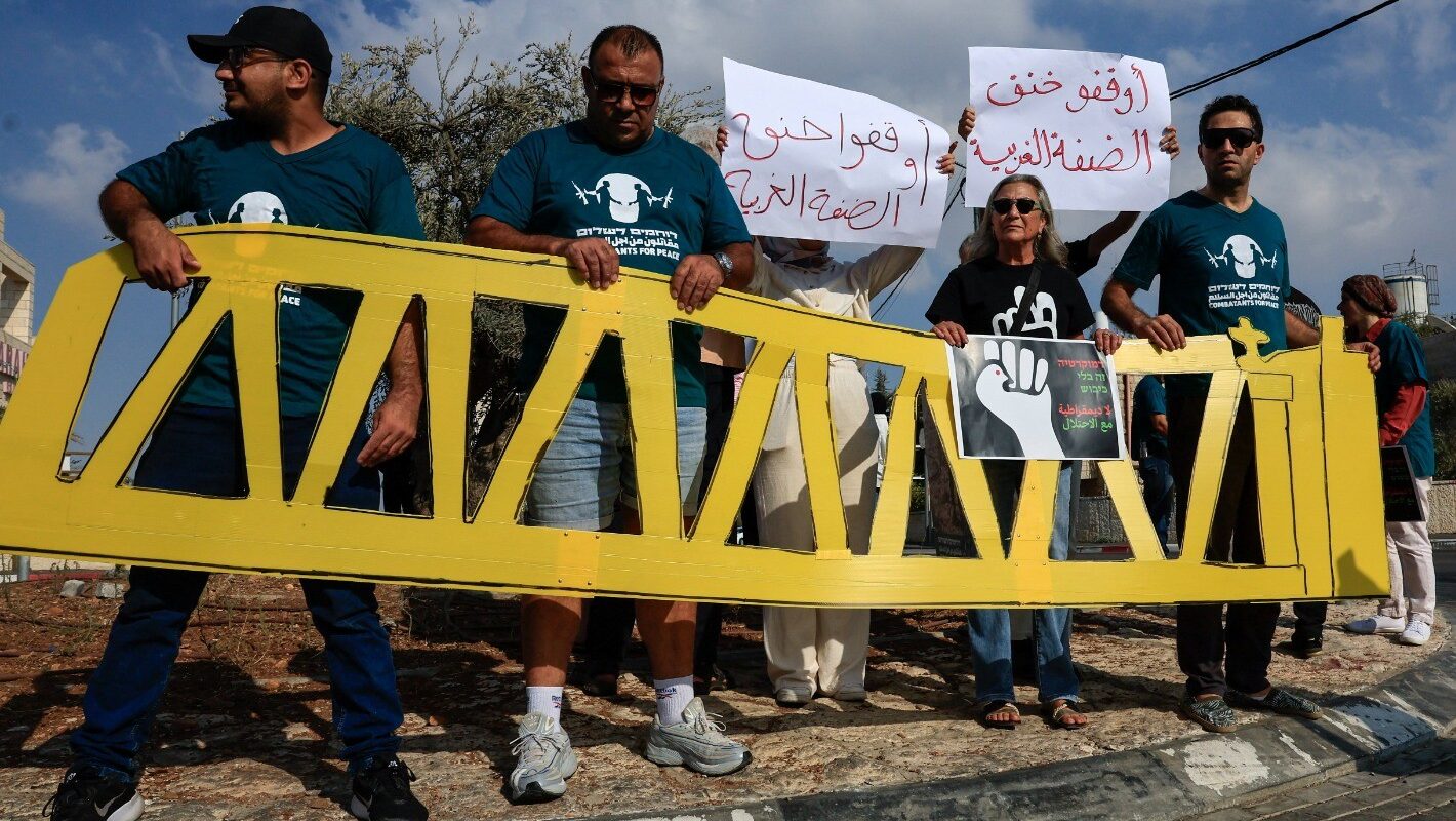 الحرب الصامتة: كيف تعيد إسرائيل تشكيل الضفة بعيداً عن الأنظار؟