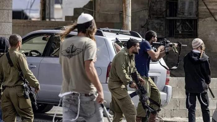 مستوطنون يعتدون على مواطن جنوب نابلس
