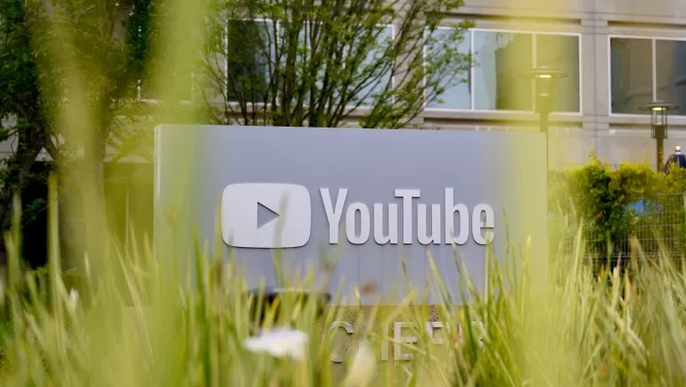 يوتيوب توافق على دفع 22 مليون دولار لإنهاء دعوى رفعها ضدها ترامب