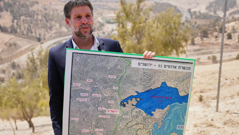 المخطط الاستيطاني (E1) يهدد التجمع البدوي في جبل البابا جنوب شرق القدس بالتهجير القسري