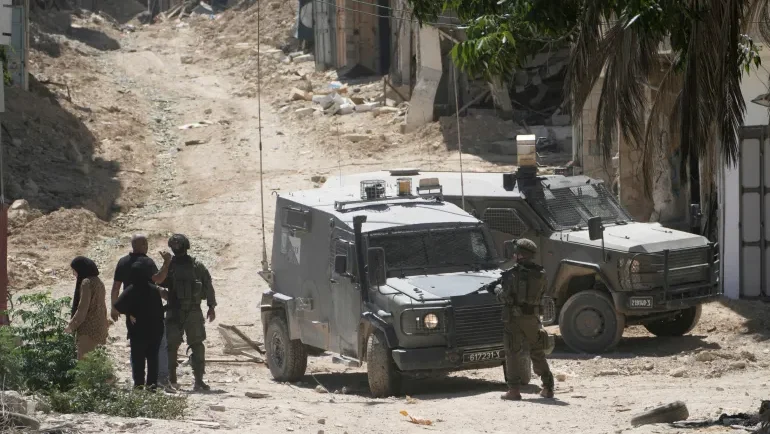 إصابة جنديين بتفجير مركبة في طولكرم وحصار شامل للمدينة