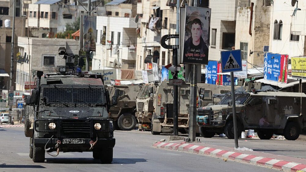 الاحتلال يعتقل شابًا من مخيم العين غرب نابلس