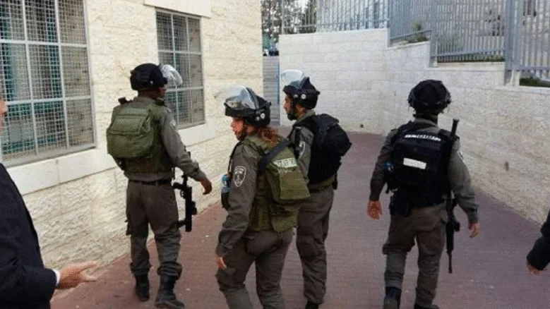 الاحتلال يقتحم محيط مدرسة في سلوان خلال وقفة احتجاجية للأهالي