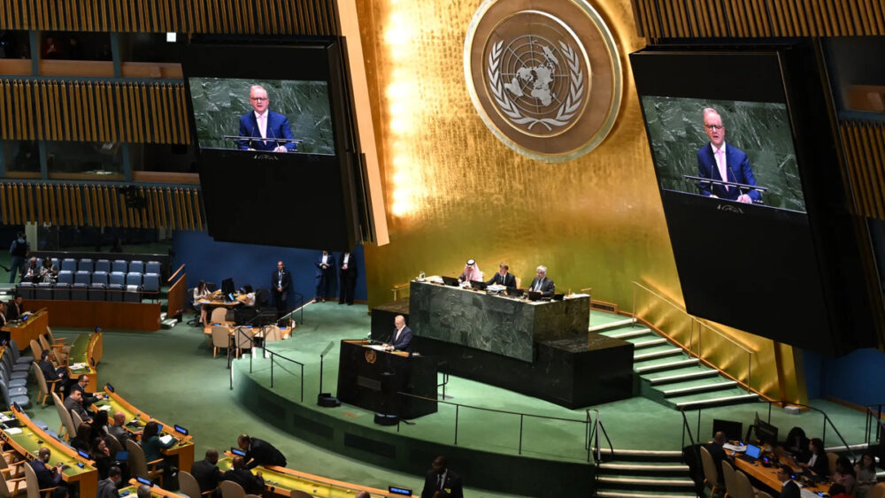 مؤتمر حل الدولتين يدعو لتحويل المواقف إلى أفعال ويطالب بوقف الاستيطان