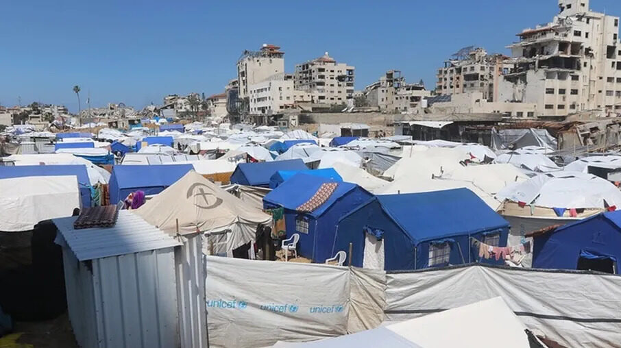 كارثة غزة الإنسانية تتفاقم.. معظم خيام النزوح غير صالحة والشتاء على الأبواب