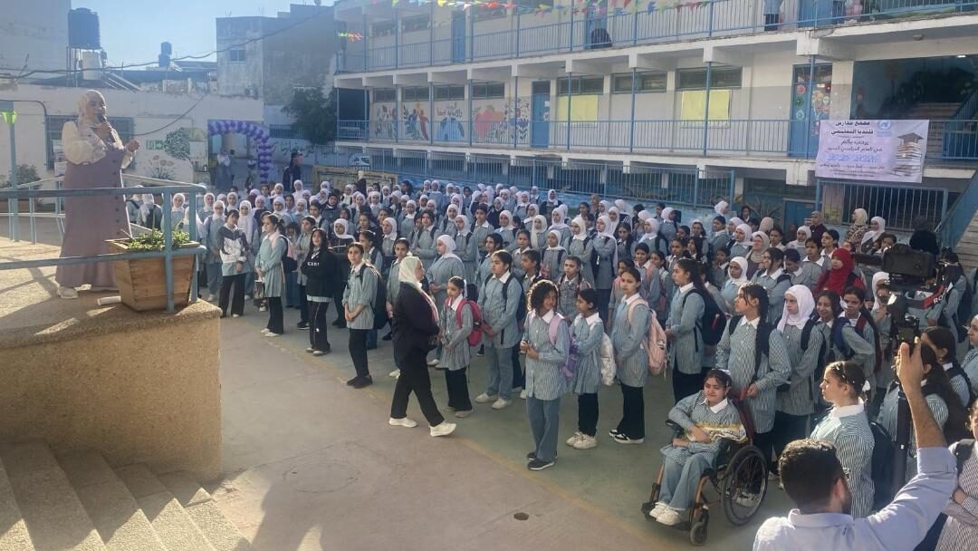 46 ألف طفل من لاجئي فلسطين يلتحقون بمدارس الأونروا في الضفة الغربية رغم إغلاقات الاحتلال