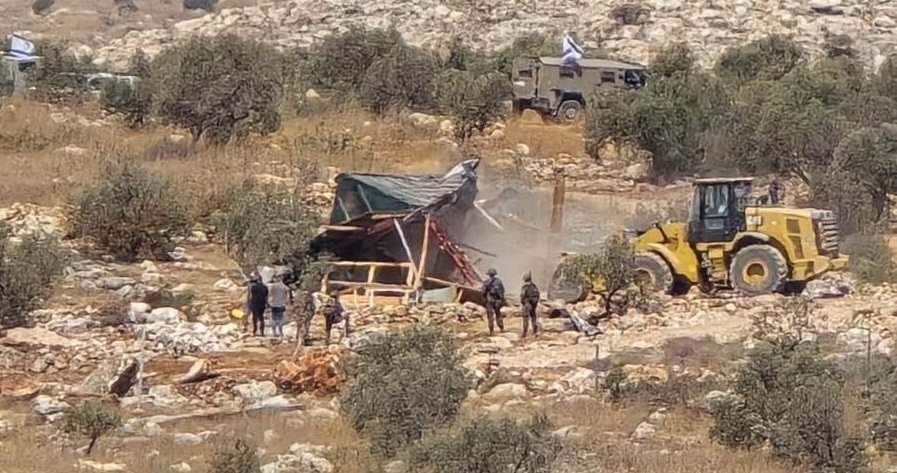 الاحتلال يهدم غرفة زراعية في دير بلوط غرب سلفيت