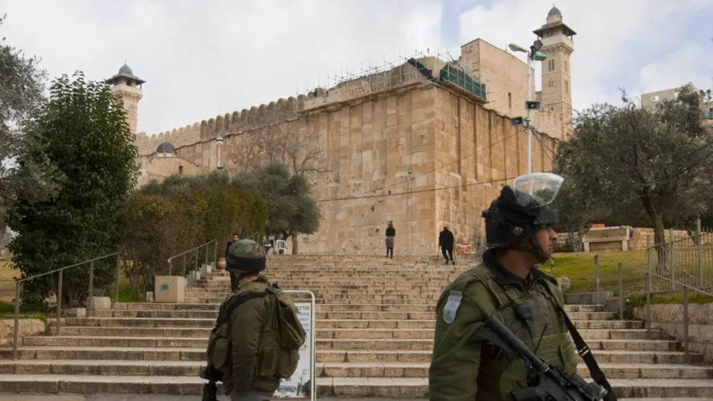 الاحتلال يغلق الحرم الابراهيمي الشريف في الخليل لمدة ثلاثة أيام