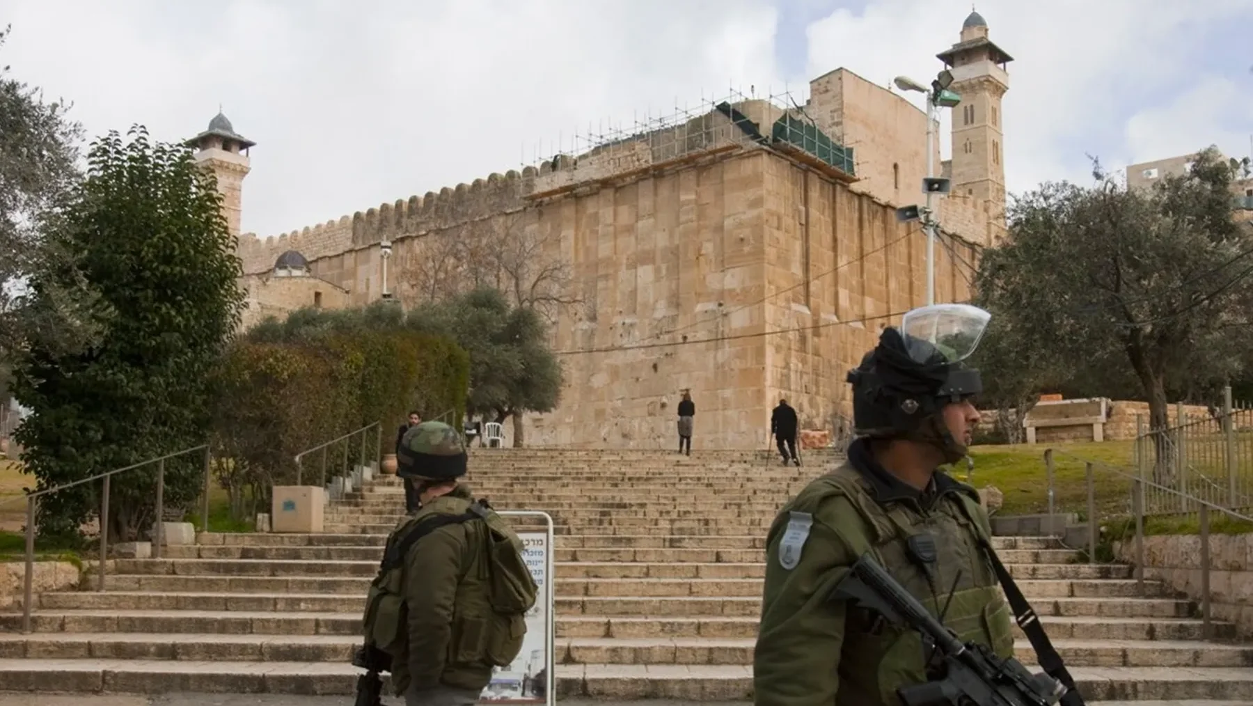 الاحتلال يغلق الحرم الابراهيمي الشريف في الخليل لمدة ثلاثة أيام