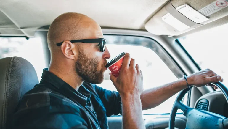 أحلام اليقظة أثناء القيادة أخطر 5 مرات من استخدام الهاتف المحمول