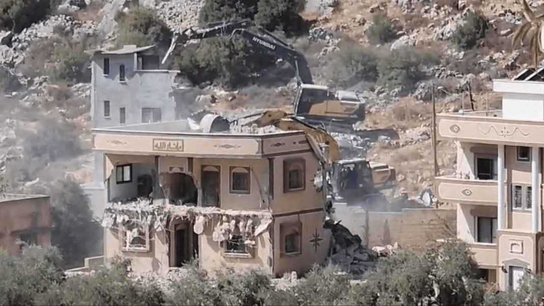 الاحتلال يهدم ثلاثة منازل مأهولة في بروقين غرب سلفيت