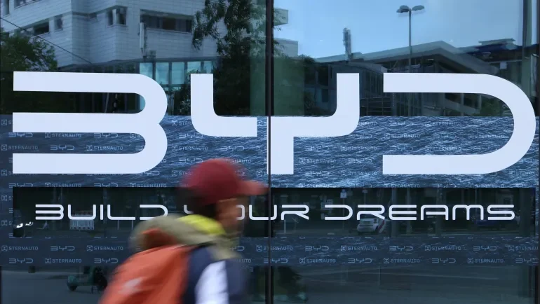 "بي واي دي" تواصل التفوق على تسلا في أوروبا