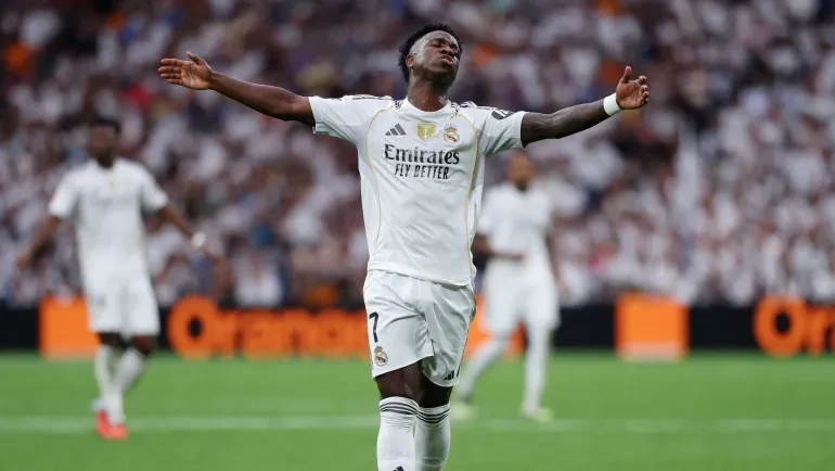 فينيسيوس غاضب من قرارات مدرب الريال ألونسو