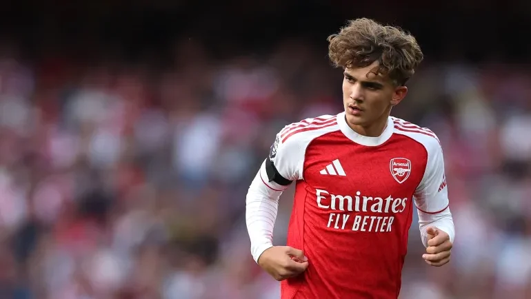 موهبة أرسنال دومان يمثل تهديدا لنجم برشلونة لامين جمال