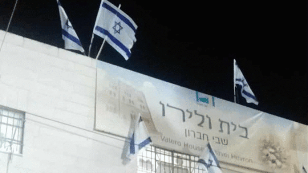 مستوطنون يستولون على منزل في البلدة القديمة بالخليل