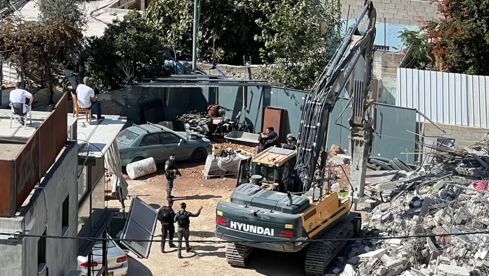 سلطات الاحتلال الاسرائيلي تهدم منزلين في بلدة الكعبية في الداخل الفلسطيني المحتل