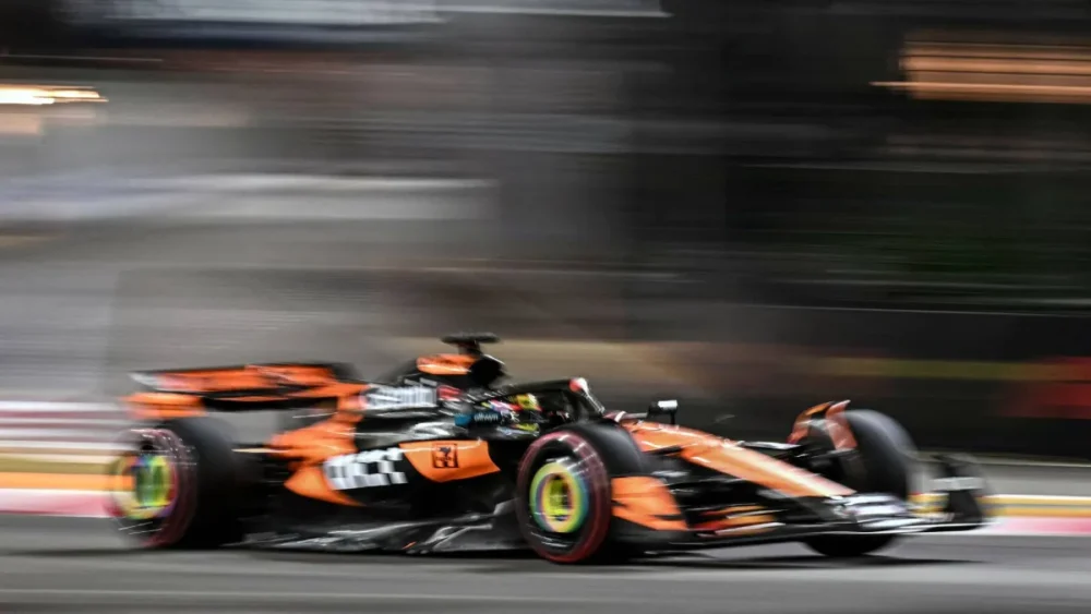 بياستري الأسرع في اليوم الأول من التجارب الحرة في سنغافورة