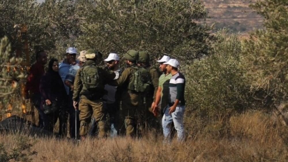 قوات الاحتلال تمنع المزارعين من الوصول لأراضيهم في سنجل شمال رام الله