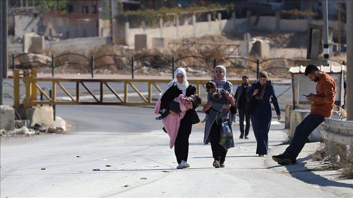 محافظة القدس: الاحتلال يعمّق عزل شمال غرب القدس بتصاريح تماس تمهد لضم صامت