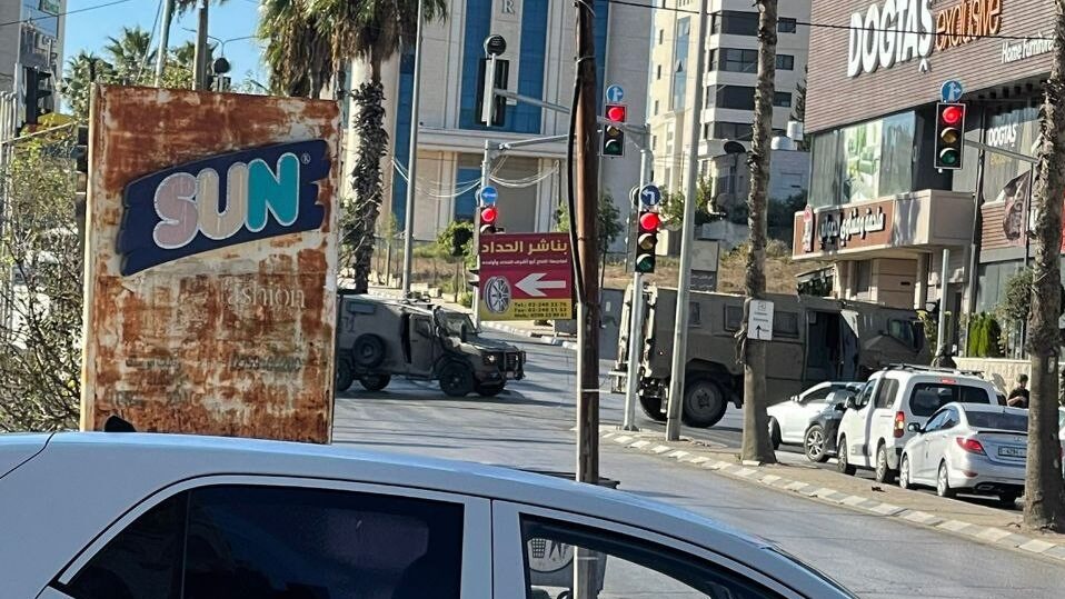 الاحتلال يقتحم البيرة ومخيم الجلزون ويعتقل 15 مواطناً على الأقل