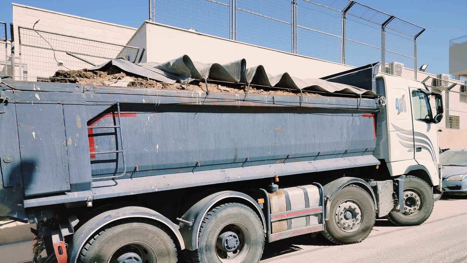 "جودة البيئة" تضبط شاحنة إسرائيلية محمّلة بمخلفات ملوثة في قلقيلية