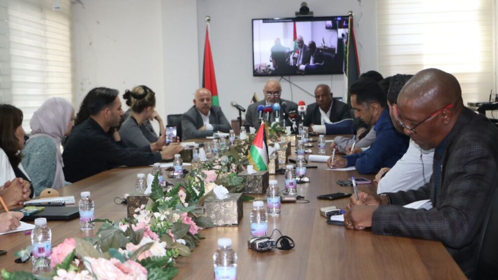 خلال مؤتمر صحفي مشترك: التأكيد الجماعي على حماية موسم الزيتون وتعزيز صمود المزارعين وتوثيق الانتهاكات الإسرائيلية