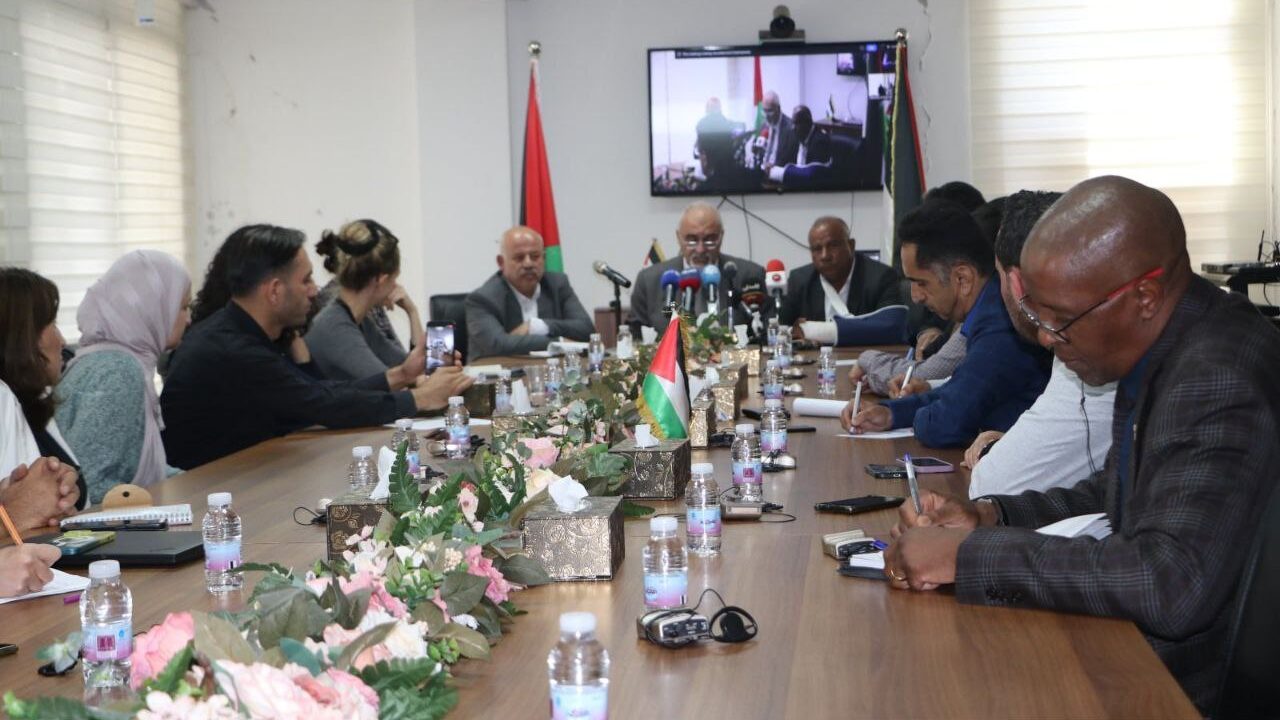 خلال مؤتمر صحفي مشترك: التأكيد الجماعي على حماية موسم الزيتون وتعزيز صمود المزارعين وتوثيق الانتهاكات الإسرائيلية