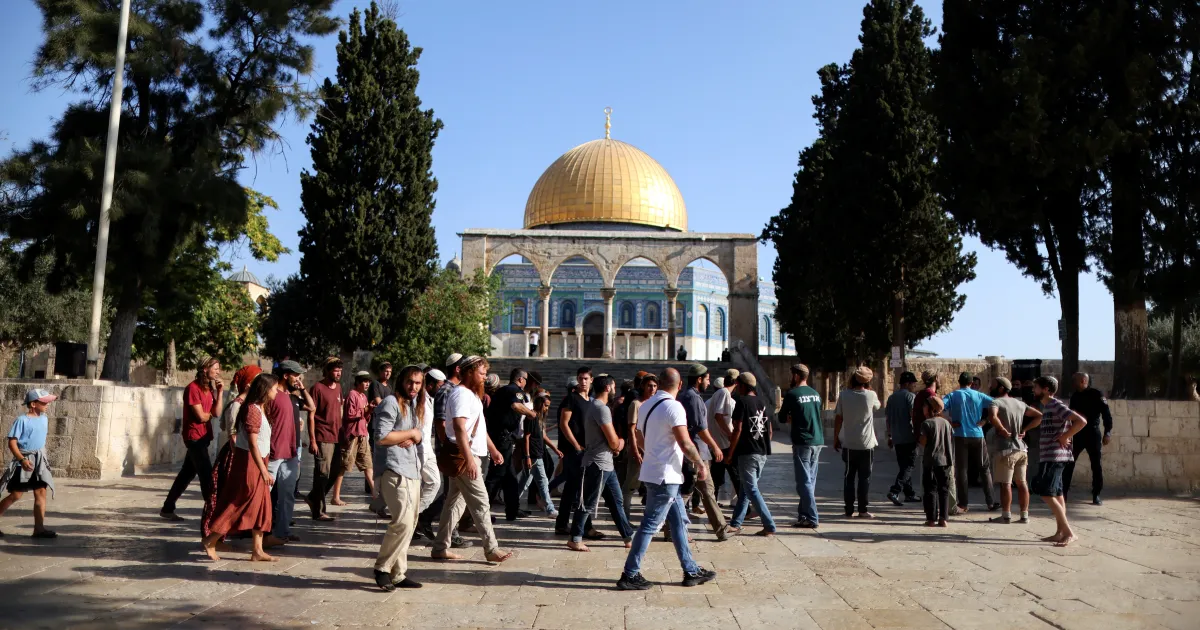 مستوطنون يقتحمون المسجد الأقصى المبارك