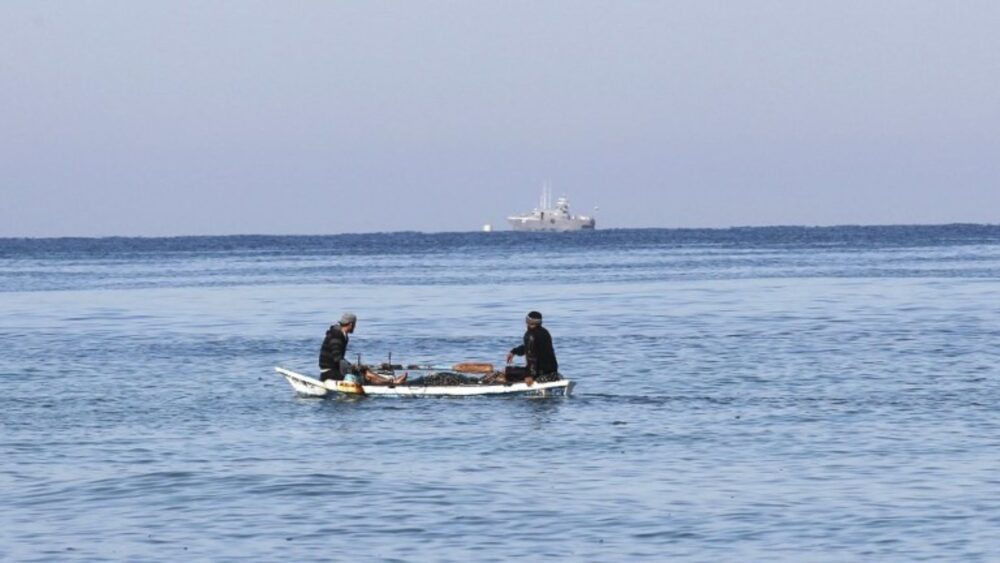 الاحتلال يعتقل 3 صيادين من بحر مدينة غزة