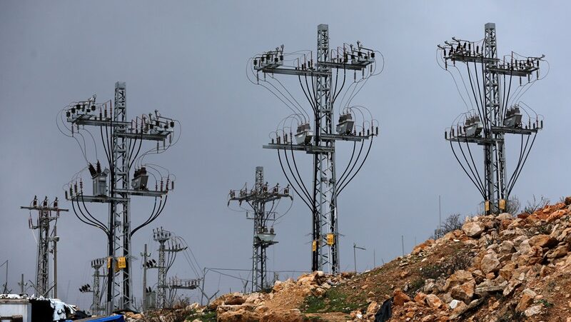 566 مليون شيكل اقتطاعات إسرائيل من أموال المقاصة بدل "ديون الكهرباء"