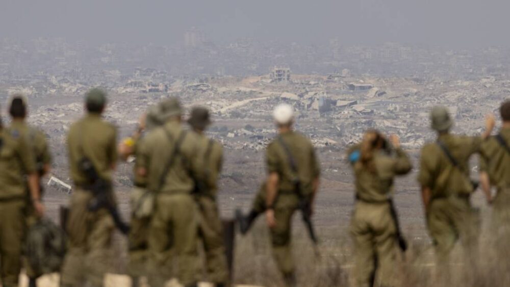 "يديعوت أحرونوت" العبرية: معظم عمليات تخليص الأسرى في غزة فشلت والجيش قتل بعضهم بيديه