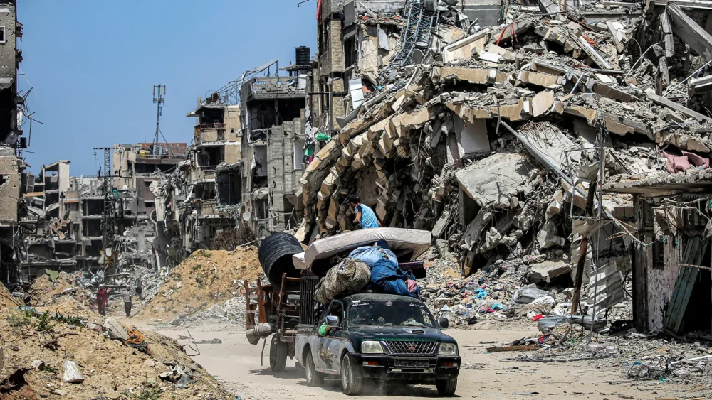 بعد عامين من حرب الإبادة: المجازر والقصف لم تتوقف والنزوح مستمر في قطاع غزة