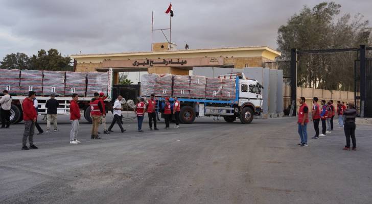 الهلال الأحمر المصري يدفع بـ400 شاحنة مساعدات عاجلة إلى غزة عبر قوافل "زاد العزة"